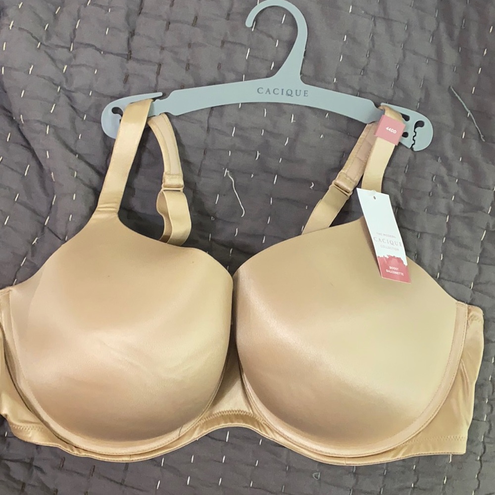 Cacique Bra 44DD. New with tags.